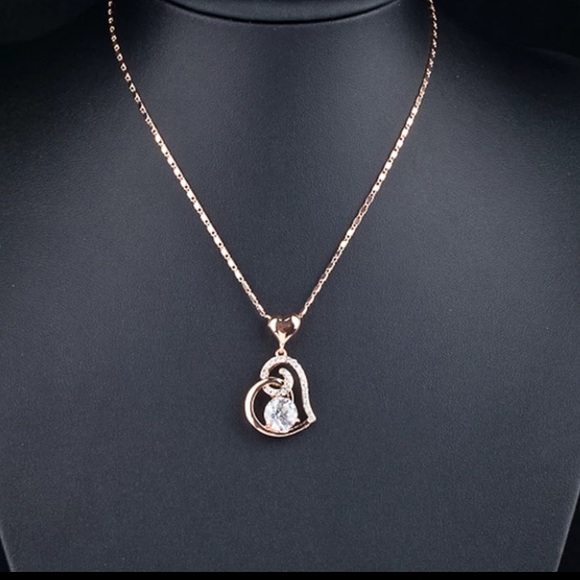 ~•New•~ 18K Rose Gold Heart Pendant With Diamond - Picture 5 of 5